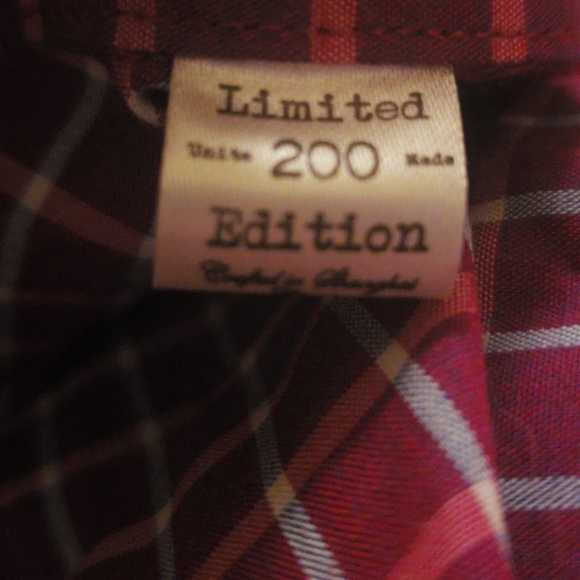 Descendant of Thieves by Dres Ladro button-up - Picture 3 of 3